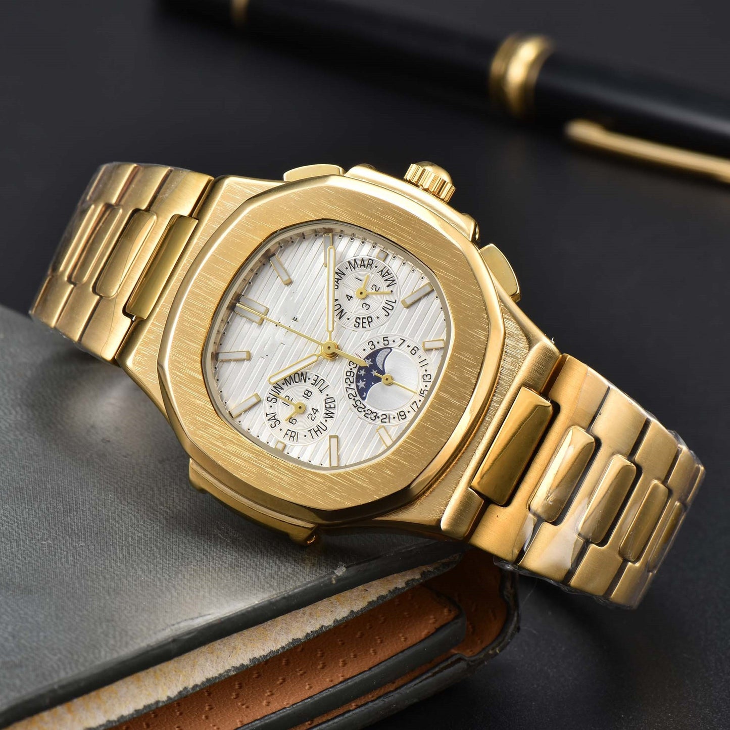 Fashionable Six-Prong Steel-Strap Business-Style Nautilus Mens Watch